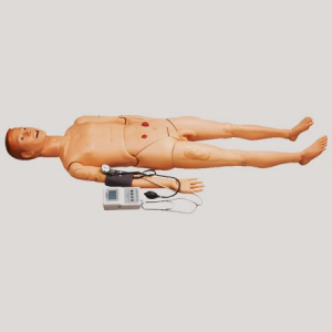 Điều dưỡng người với máy đo huyết áp